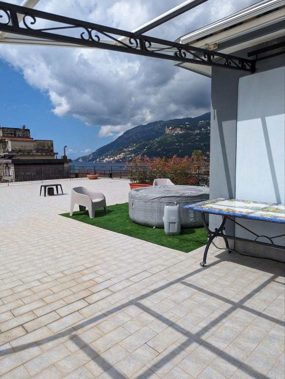 Piccolo Appartamento Con Grande Terrazzo Panoramico Maiori Esterno foto