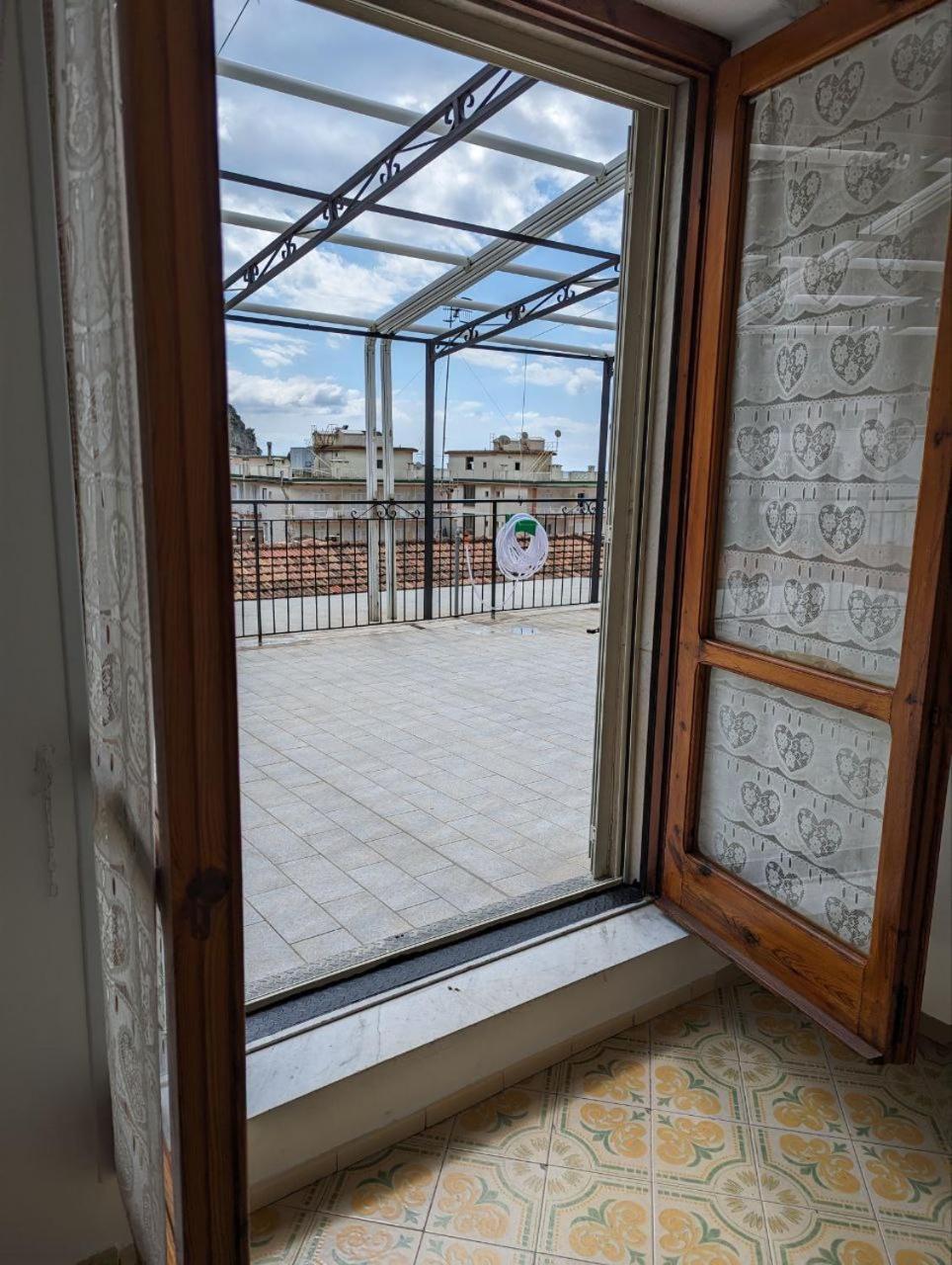 Piccolo Appartamento Con Grande Terrazzo Panoramico Maiori Esterno foto
